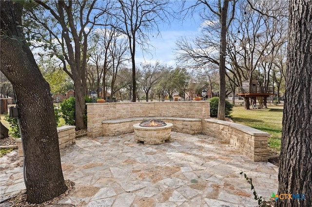 view of patio featuring an outdoor fire pit