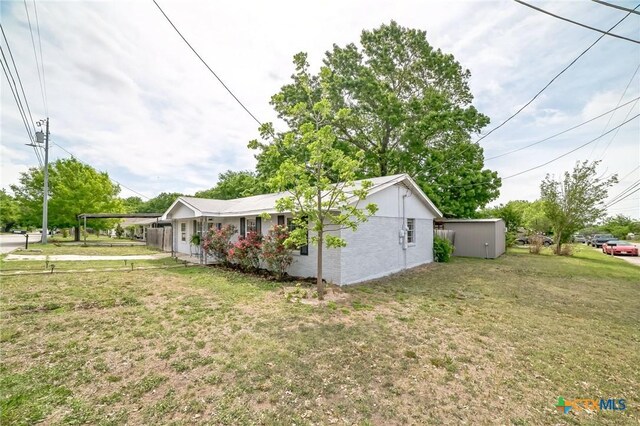 801 E Johnson St, Burnet, TX 78611 - view of front facade with a front yard and brick siding
