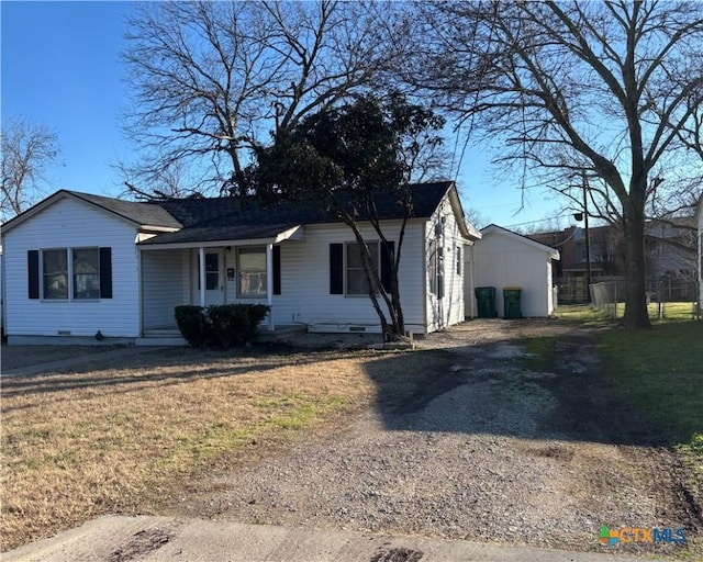 ranch-style house featuring a front yard and a porch