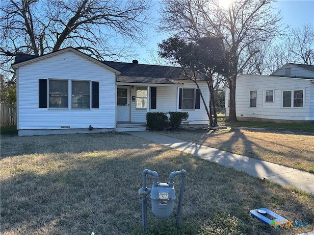 view of front facade featuring a porch and a front yard