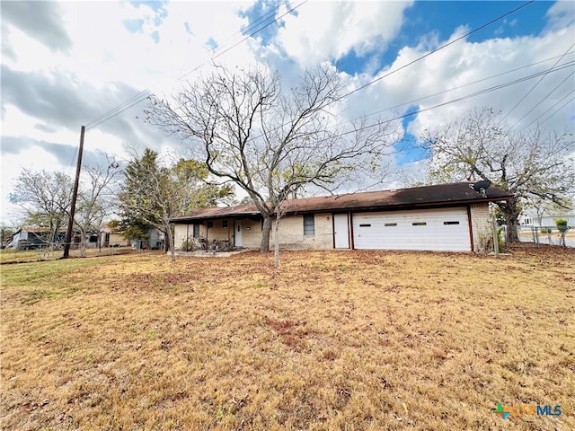 view of front facade with a front lawn and a garage