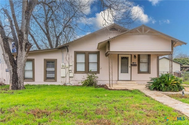 view of front of home featuring a porch and a front lawn