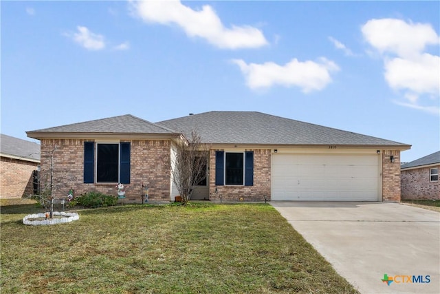 view of front facade featuring a garage and a front lawn