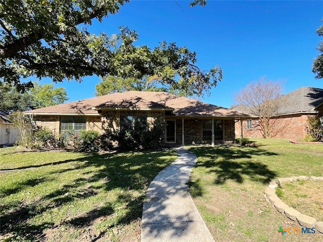 ranch-style house featuring a front lawn