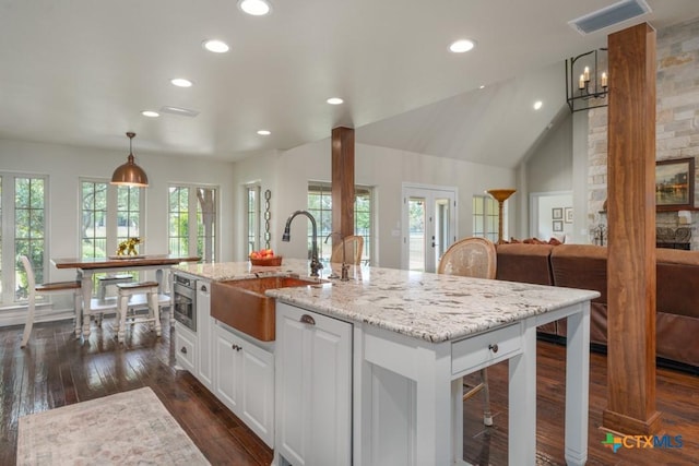 kitchen featuring visible vents, a sink, a healthy amount of sunlight, and recessed lighting