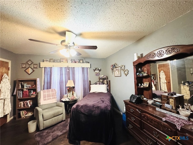 2405 Oak Dr, Gatesville, TX 76528 - bedroom featuring a textured ceiling and ceiling fan