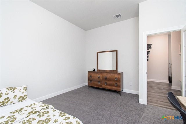 bedroom featuring carpet flooring