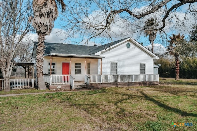 view of front facade with covered porch and a front lawn