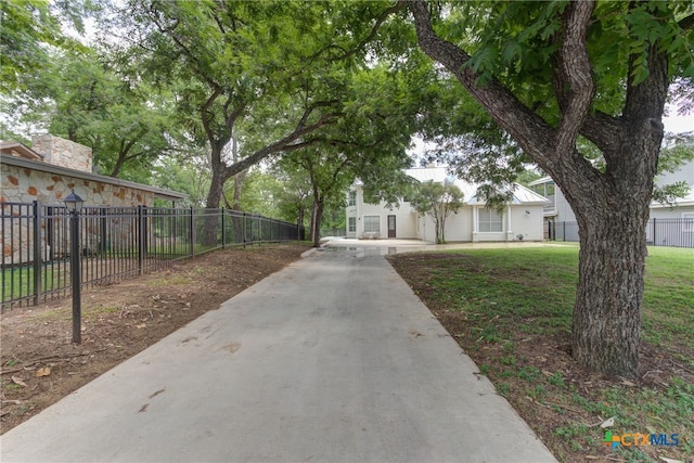 exterior space featuring a lawn