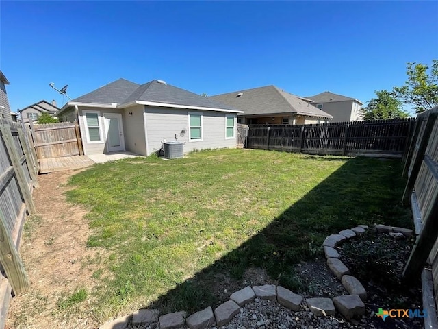 2092 Brandywine Dr, New Braunfels, TX 78130 - view of yard featuring cooling unit