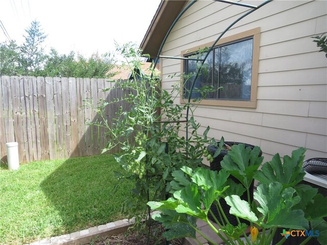 310 Rattan Dr, Victoria, TX 77901 - view of home's exterior