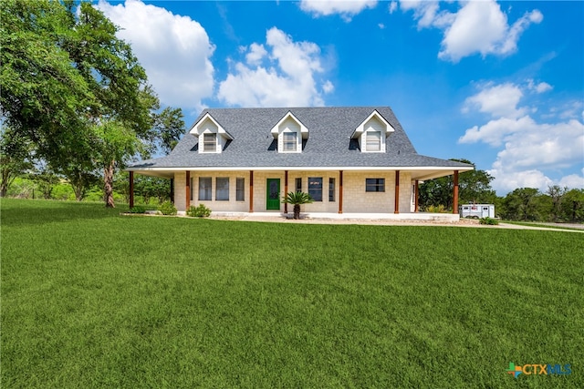 view of front facade with a front lawn