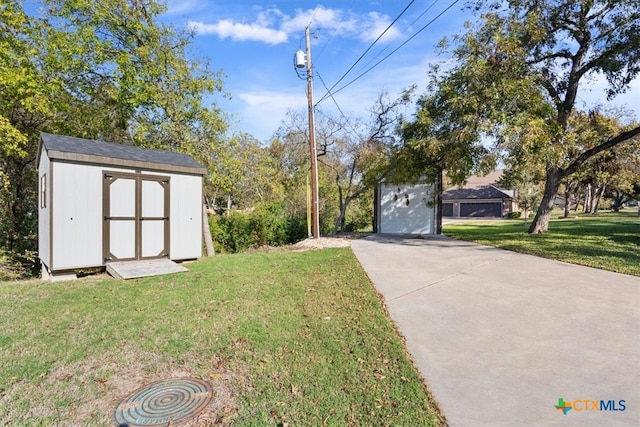 view of yard with a shed