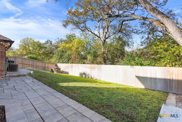 view of yard with a patio