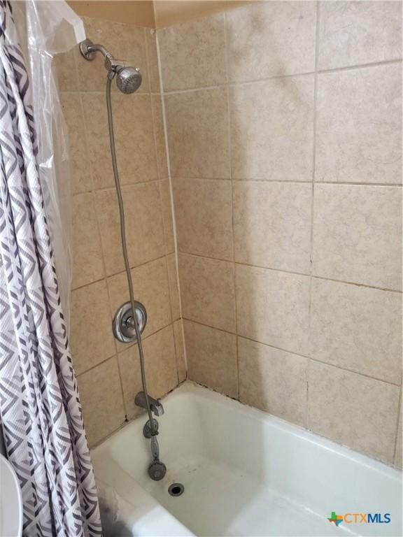 bathroom featuring shower / tub combo with curtain