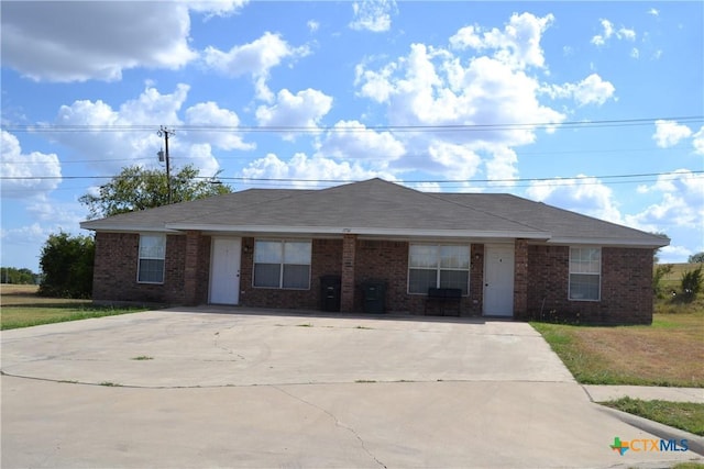 ranch-style house with a front yard