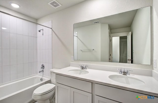 3625 Meteor Rd, New Braunfels, TX 78130 - full bath with double vanity, toilet, and tub / shower combination