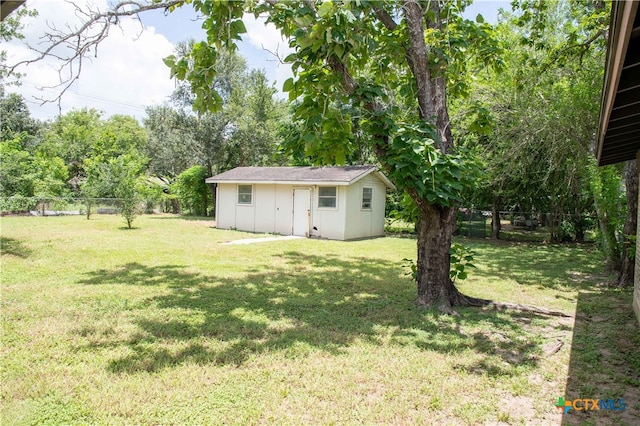 706 Edinburgh St, Victoria, TX 77904 - view of yard with an outbuilding and view of wooded area