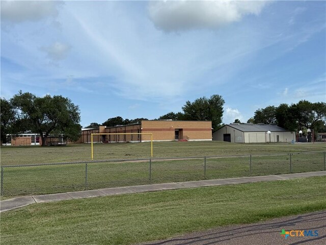 706 Edinburgh St, Victoria, TX 77904 - view of yard