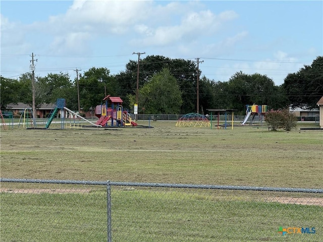 706 Edinburgh St, Victoria, TX 77904 - view of community jungle gym