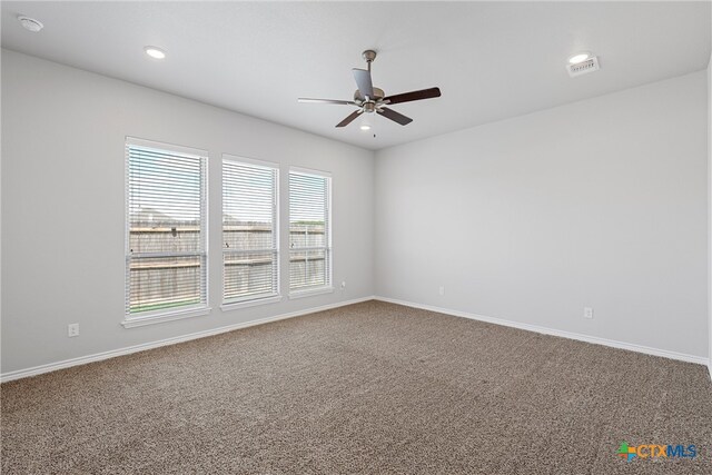 unfurnished room featuring ceiling fan and carpet