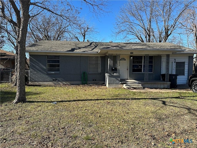 single story home with a front yard