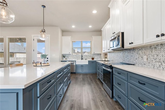 837 Gallant Fox Rd, Hewitt, TX 76643 - kitchen with stainless steel appliances, white cabinetry, tasteful backsplash, light countertops, and recessed lighting