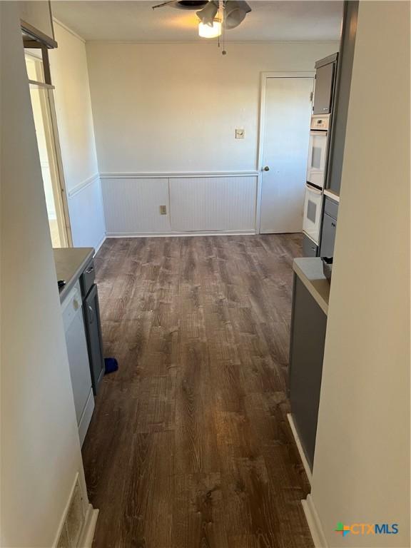 kitchen featuring dark hardwood / wood-style flooring, white appliances, gray cabinets, and ceiling fan