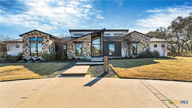 view of front of property with a front lawn