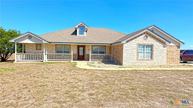 view of front of home featuring a porch and a front yard