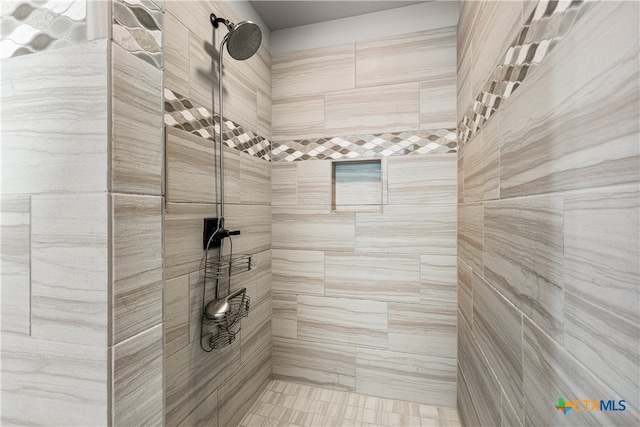 bathroom featuring tiled shower