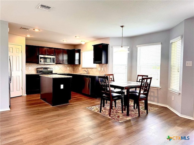 3413 Malmaison Rd, Killeen, TX 76542 - dining area with wood finished floors, baseboards, and recessed lighting