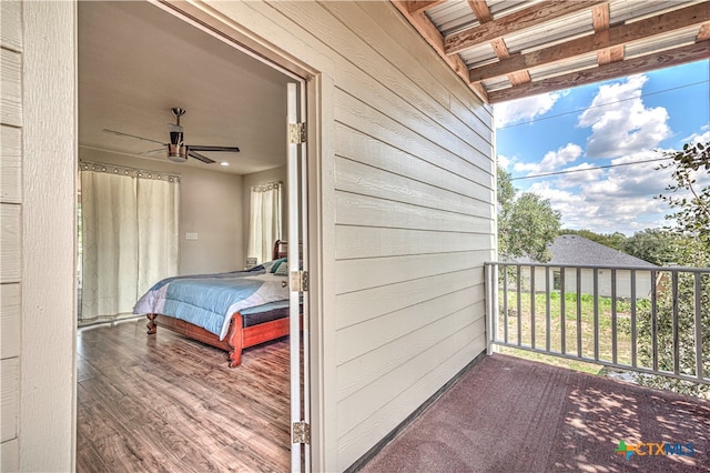 balcony featuring ceiling fan