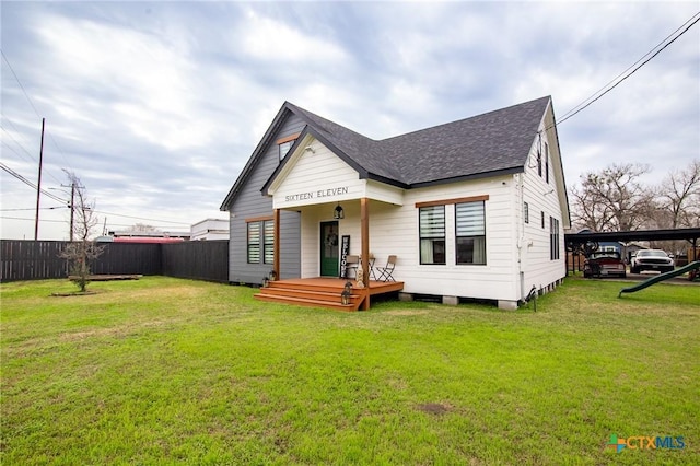 view of front facade featuring a carport and a front yard