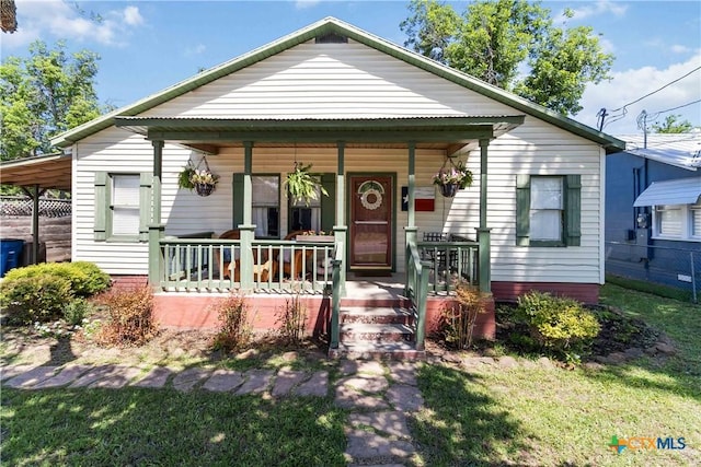 859 Pine St, New Braunfels, TX 78130 - bungalow-style house with a porch