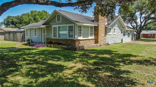 view of front of home with a front lawn