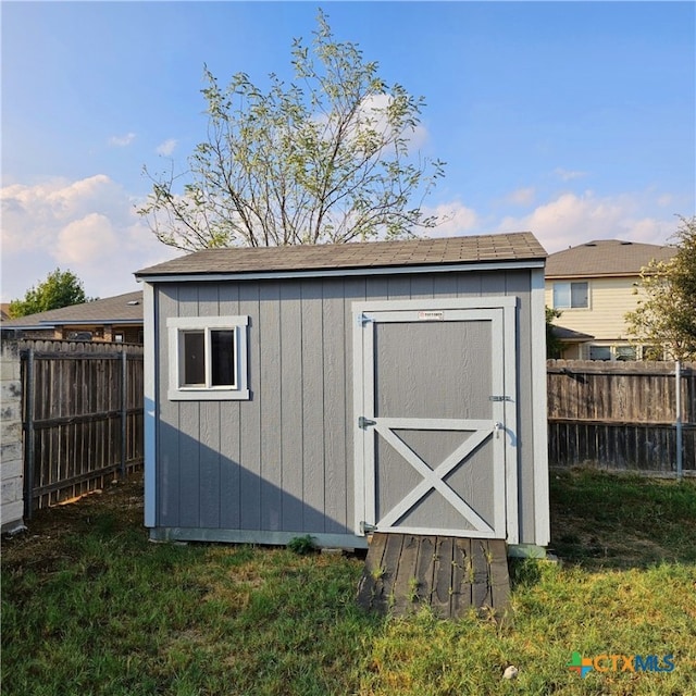 view of outbuilding featuring a yard