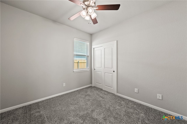 carpeted empty room featuring ceiling fan