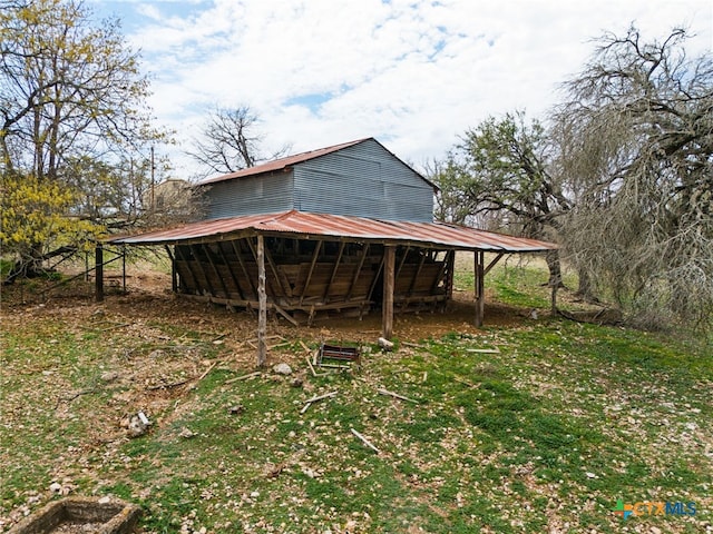 view of outbuilding