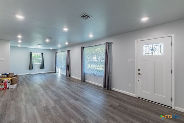 501 College Ave, Florence, TX 76527 - foyer entrance featuring wood finished floors and recessed lighting