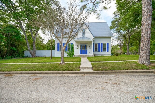 view of front of house with a front lawn