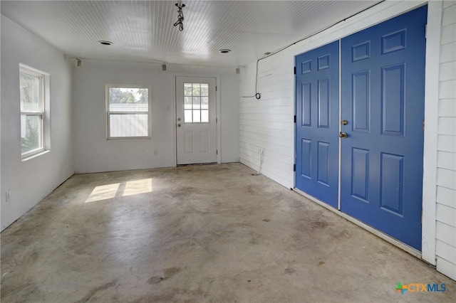 1322 N Ave F Ave, Shiner, TX 77984 - entryway featuring concrete flooring