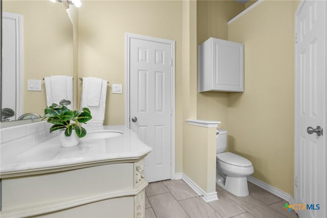 2804 Bluejay Dr, Killeen, TX 76549 - bathroom featuring toilet, vanity, baseboards, and tile patterned floors