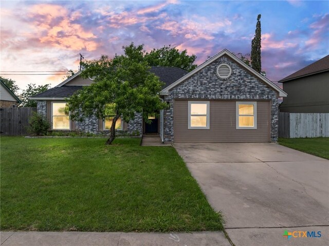 2804 Bluejay Dr, Killeen, TX 76549 - view of front of house featuring concrete driveway