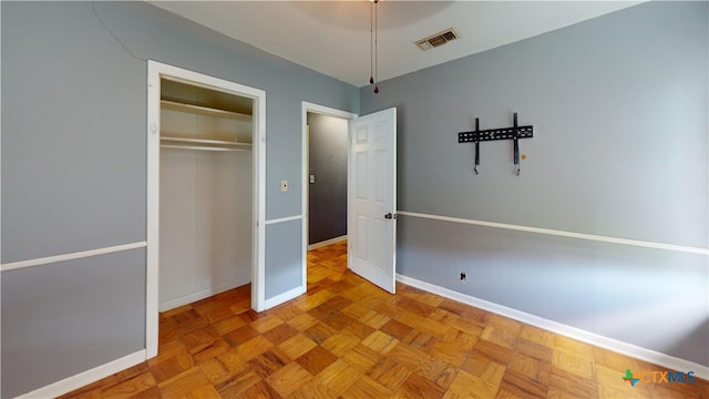 4610 Camellia St, Victoria, TX 77904 - unfurnished bedroom featuring baseboards and a closet