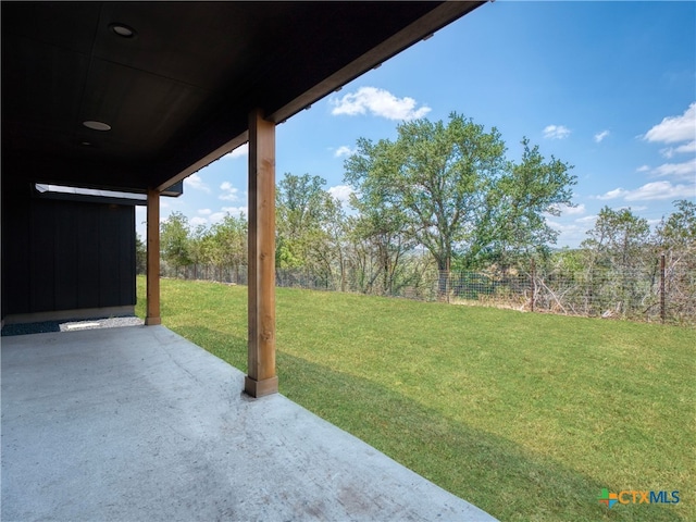 view of yard featuring a patio