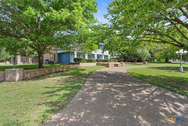 910 Mill Creek Dr, Salado, TX 76571 - view of home's community with a yard