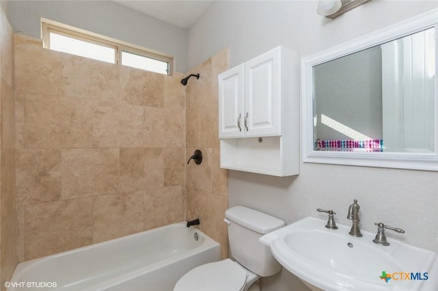 1974 Canyon Bnd, Canyon Lake, TX 78133 - full bathroom featuring a sink, toilet, and shower / washtub combination