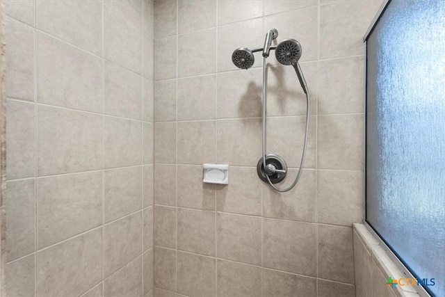 2903 Tucson Dr, Killeen, TX 76543 - full bathroom with tiled shower