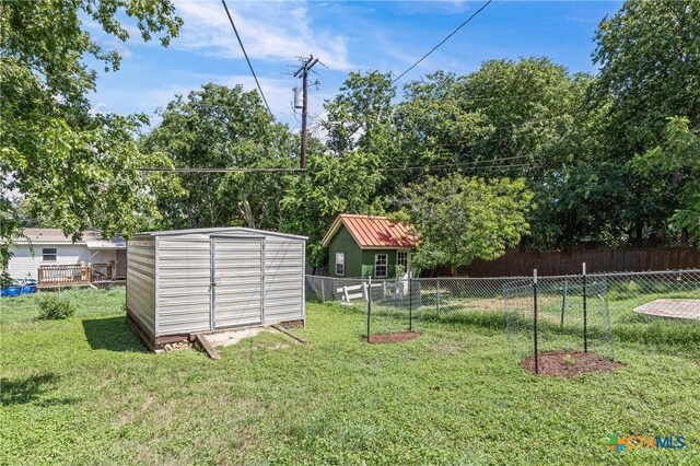 2307 Crescent Dr, Copperas Cove, TX 76522 - view of yard with a storage unit